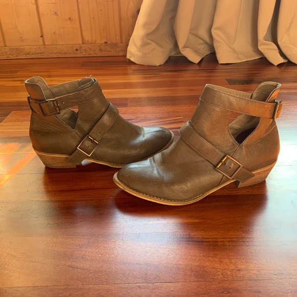 Abound Light Brown Booties - Picture 3 of 6